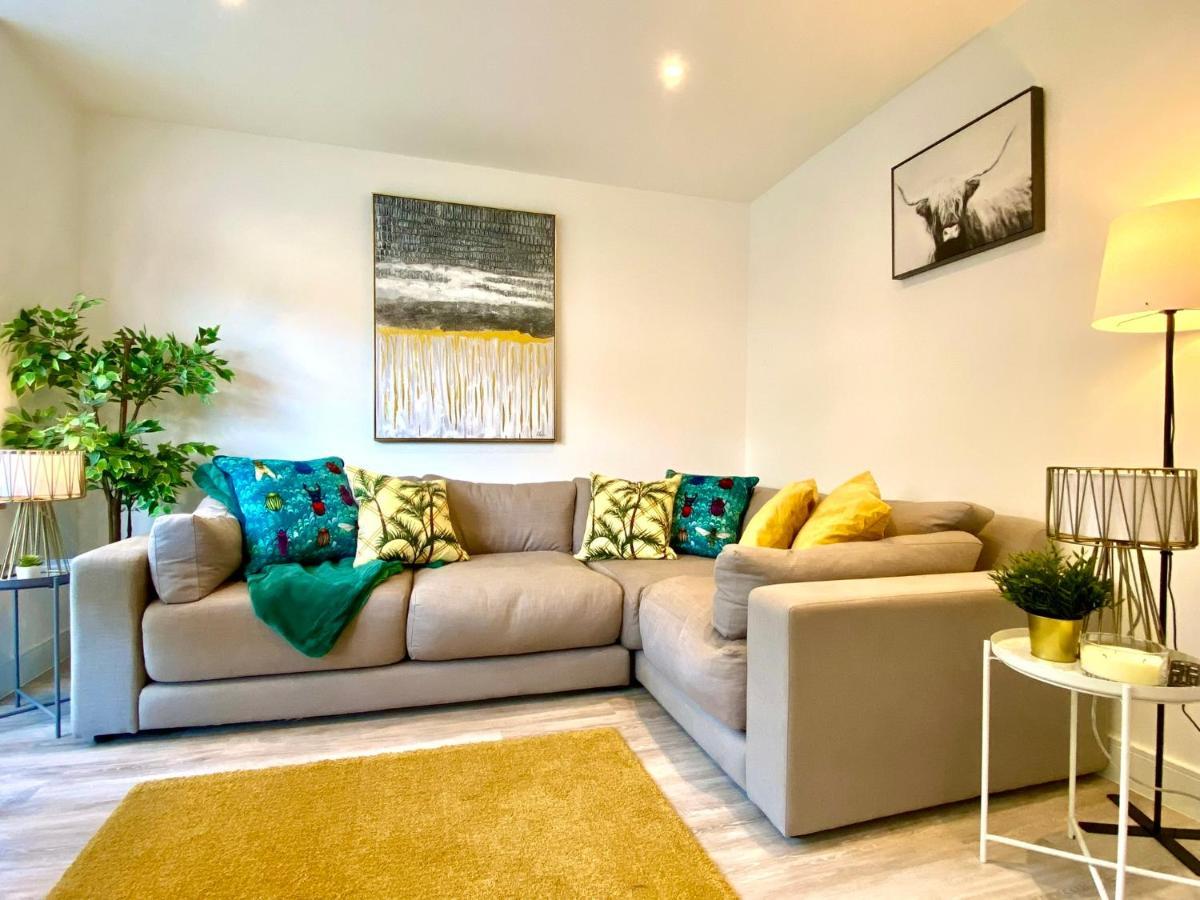 Brand New 2022 Beautiful & Stylish 2 Bedroom Apartment! - 5 Minute Walk To The Best Beach! - Great Location - Free Parking - Fast Wifi - Smart Tv - Sleeps Up To 4! Close To Bournemouth & Poole Town Centre & Sandbanks Esterno foto