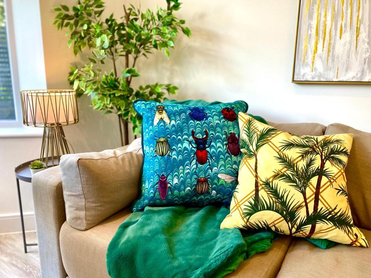 Brand New 2022 Beautiful & Stylish 2 Bedroom Apartment! - 5 Minute Walk To The Best Beach! - Great Location - Free Parking - Fast Wifi - Smart Tv - Sleeps Up To 4! Close To Bournemouth & Poole Town Centre & Sandbanks Esterno foto