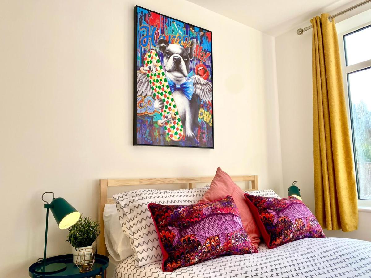 Brand New 2022 Beautiful & Stylish 2 Bedroom Apartment! - 5 Minute Walk To The Best Beach! - Great Location - Free Parking - Fast Wifi - Smart Tv - Sleeps Up To 4! Close To Bournemouth & Poole Town Centre & Sandbanks Esterno foto