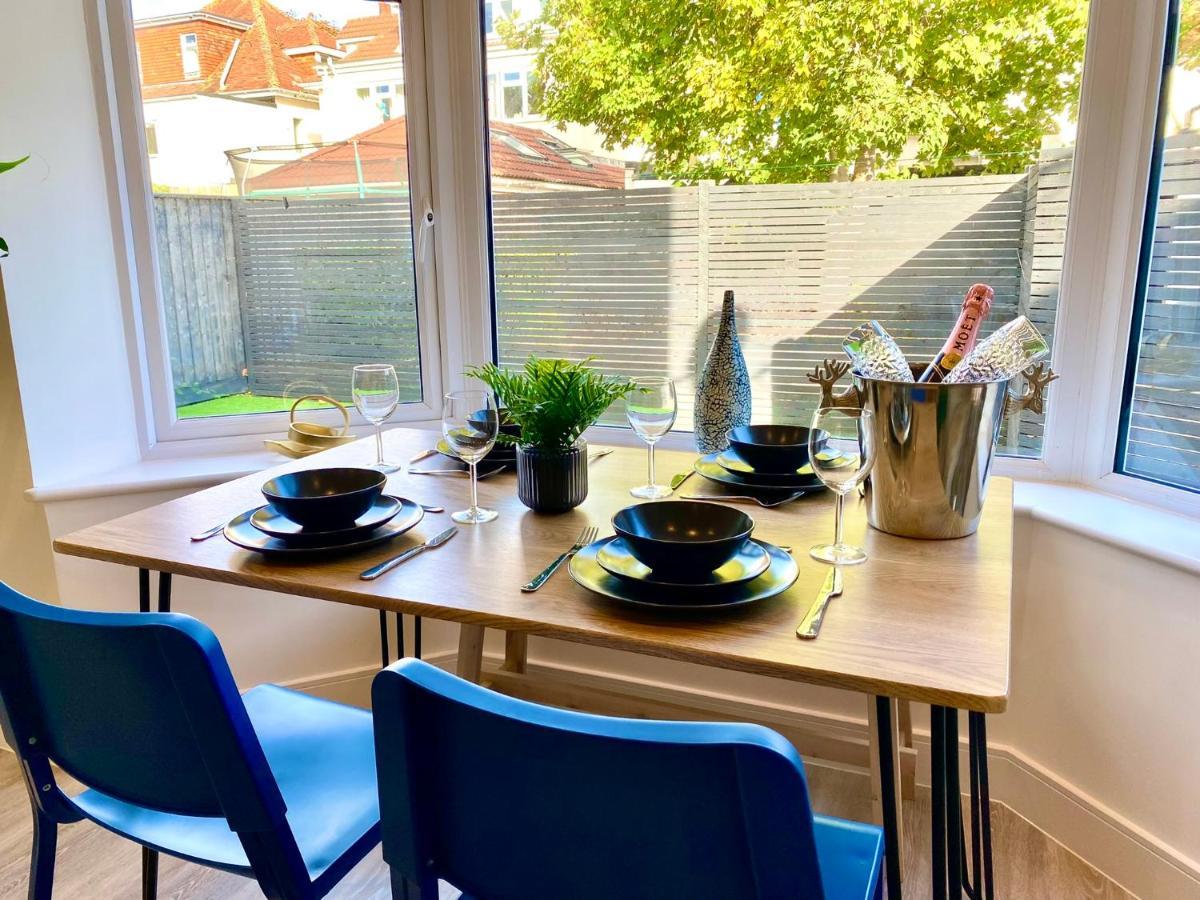 Brand New 2022 Beautiful & Stylish 2 Bedroom Apartment! - 5 Minute Walk To The Best Beach! - Great Location - Free Parking - Fast Wifi - Smart Tv - Sleeps Up To 4! Close To Bournemouth & Poole Town Centre & Sandbanks Esterno foto